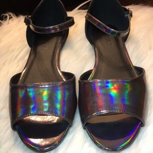 Black holographic Forever 21 Flats😍
